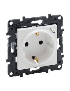 LEGRAND864127 Kištukinis lizdas su įžeminimu + USB-C Niloe Step Legrand 864127 iš UAB SINTAS 2